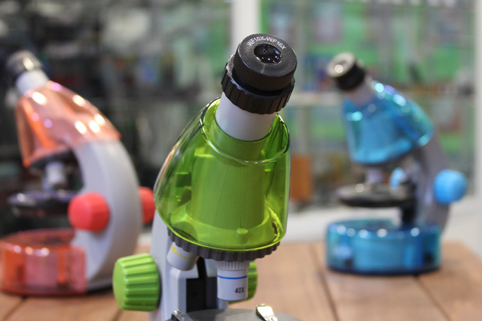 Детский микроскоп Levenhuk LabZZ M101 | Обзор