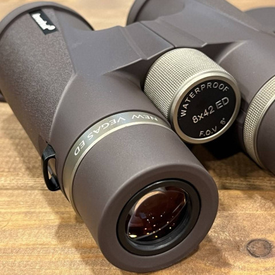 Бинокль Levenhuk New Vegas ED 8x42